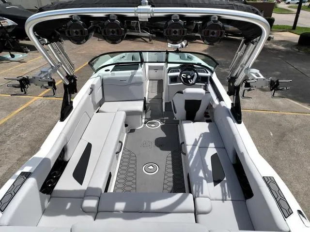 Slide: The Image of MasterCraft NXT24 2021 - 12