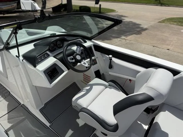 Slide: The Image of MasterCraft NXT24 2021 - 17