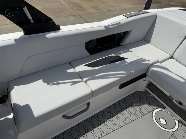 Slide: The Image of MasterCraft NXT24 2021 - 19