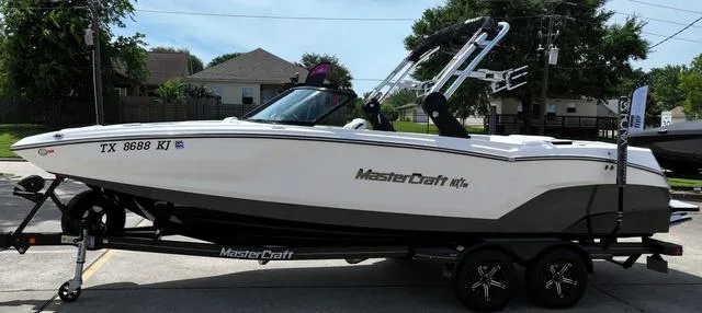 Slide: The Image of MasterCraft NXT24 2021 - 2