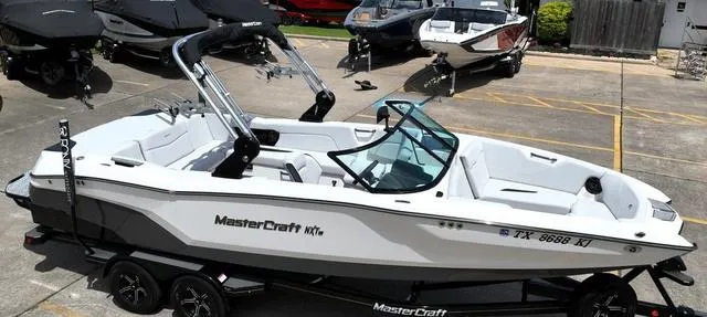 Slide: The Image of MasterCraft NXT24 2021 - 5