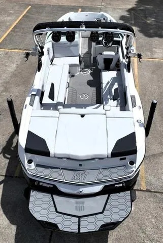 Slide: The Image of MasterCraft NXT24 2021 - 6