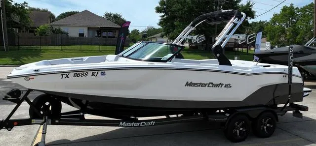 Slide: The Image of MasterCraft NXT24 2021 - 7