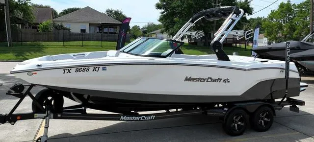 Slide: The Image of MasterCraft NXT24 2021 - 9