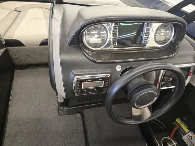 Slide: The Image of Malibu Wakesetter 22 MXZ 2013 - 14