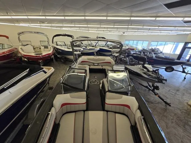 Slide: The Image of Malibu Wakesetter 22 MXZ 2013 - 17