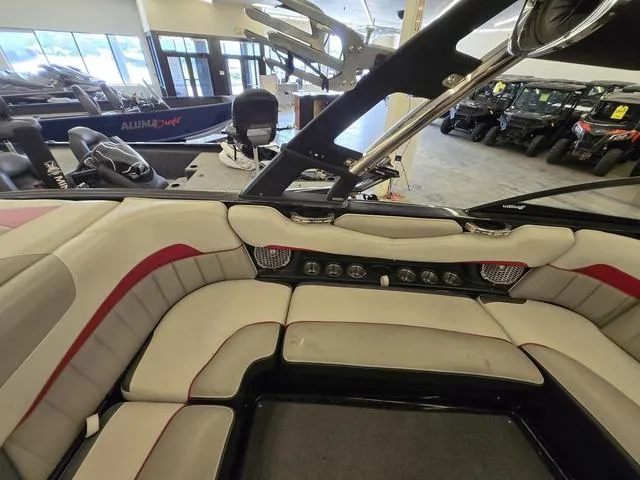 Slide: The Image of Malibu Wakesetter 22 MXZ 2013 - 11