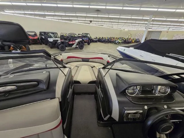 Slide: The Image of Malibu Wakesetter 22 MXZ 2013 - 13