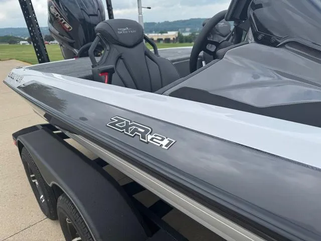 Slide: The Image of Skeeter ZXR21 2025 - 6