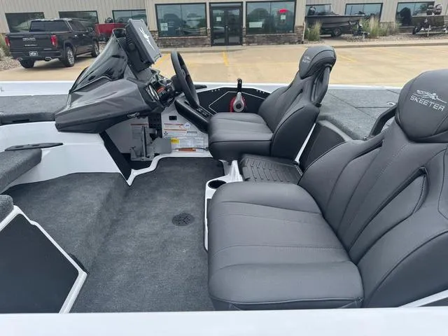 Slide: The Image of Skeeter ZXR21 2025 - 7