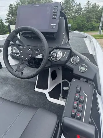 Slide: The Image of Skeeter ZXR21 2025 - 8