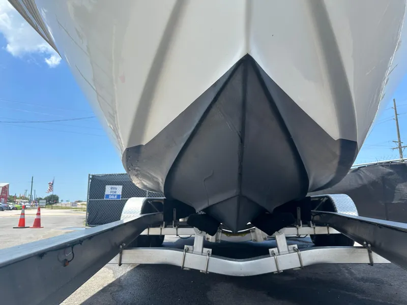 Slide: The Image of Propeller of 2008 Sea Fox 216 Dual Console boat on trailer. - 7