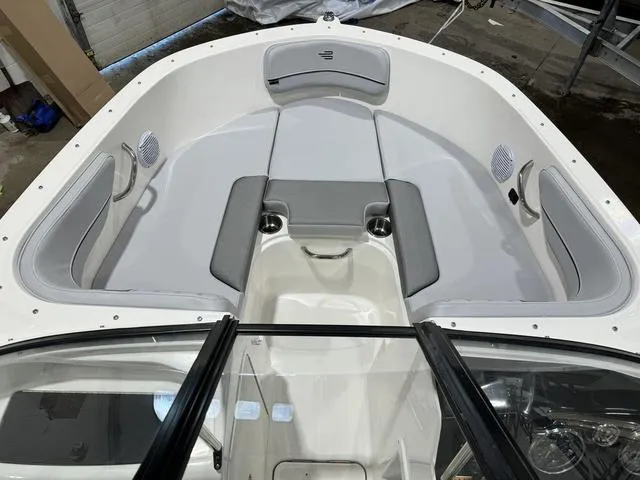 Slide: The Image of Bayliner VR4 BOWRIDER 2024 - 6