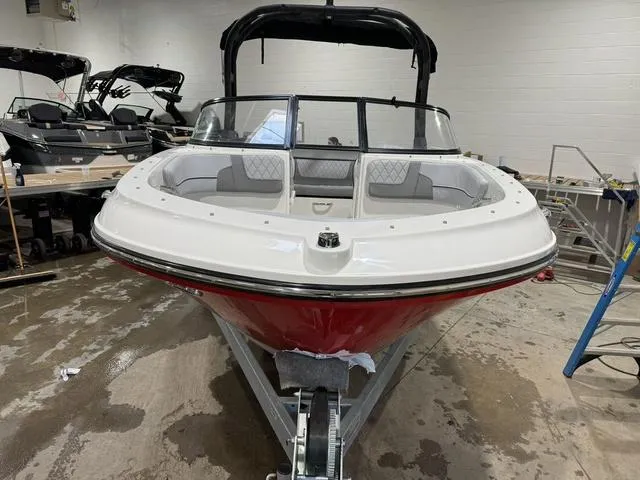 Slide: The Image of Bayliner VR4 BOWRIDER 2024 - 9