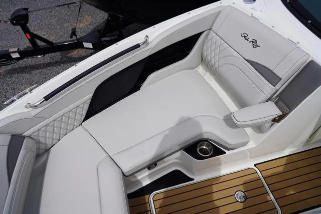 Slide: The Image of Sea Ray SLX 280 2024 - 12