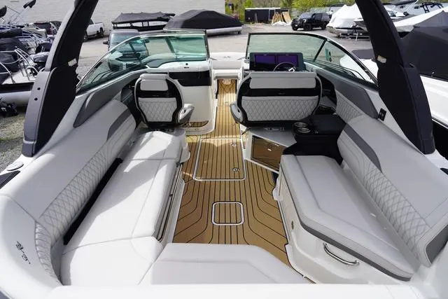 Slide: The Image of Sea Ray SLX 280 2024 - 14