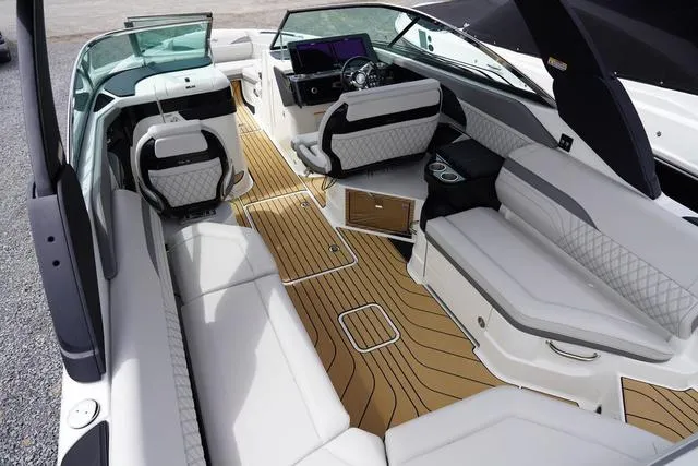 Slide: The Image of Sea Ray SLX 280 2024 - 15