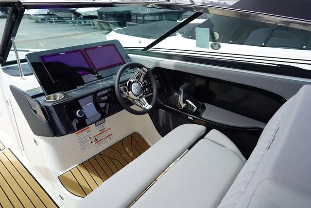 Slide: The Image of Sea Ray SLX 280 2024 - 16