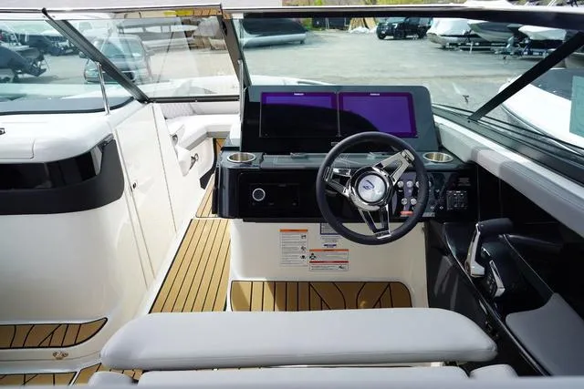 Slide: The Image of Sea Ray SLX 280 2024 - 17