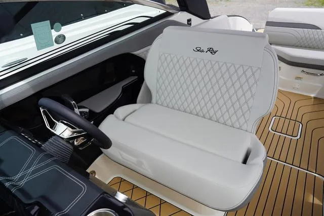 Slide: The Image of Sea Ray SLX 280 2024 - 19