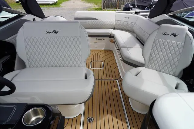 Slide: The Image of Sea Ray SLX 280 2024 - 21