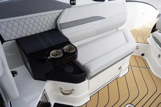 Slide: The Image of Sea Ray SLX 280 2024 - 25