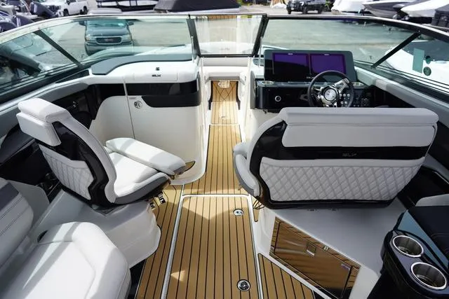 Slide: The Image of Sea Ray SLX 280 2024 - 29