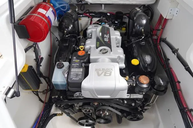 Slide: The Image of Sea Ray SLX 280 2024 - 31