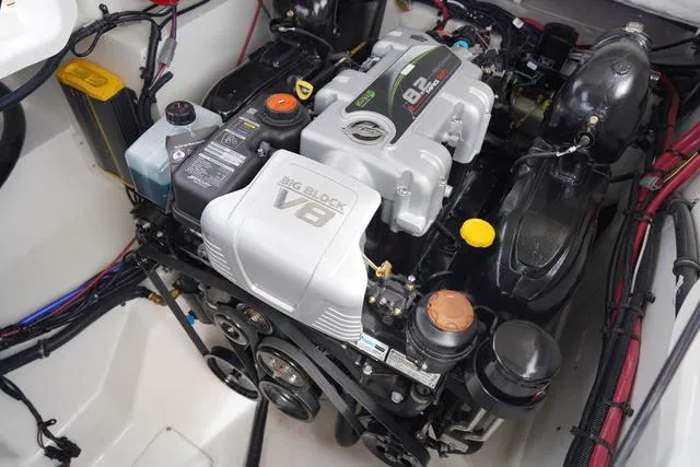 Slide: The Image of Sea Ray SLX 280 2024 - 32