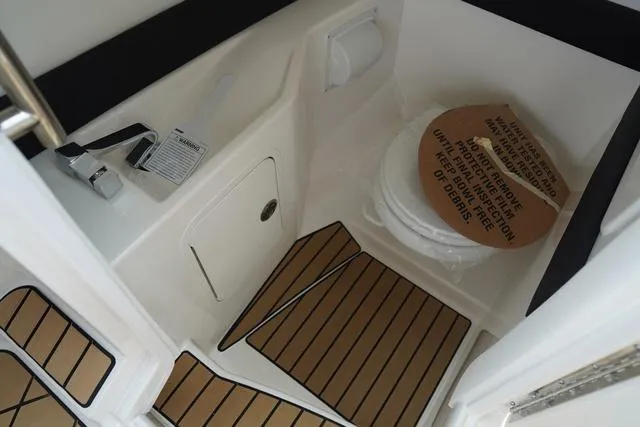 Slide: The Image of Sea Ray SLX 280 2024 - 35