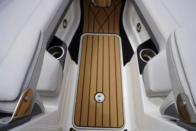 Slide: The Image of Sea Ray SLX 280 2024 - 36