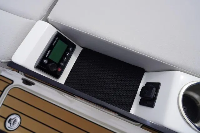 Slide: The Image of Sea Ray SLX 280 2024 - 50