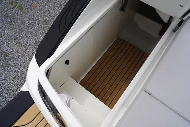 Slide: The Image of Sea Ray SLX 280 2024 - 54