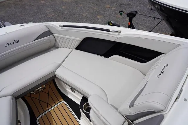 Slide: The Image of Sea Ray SLX 280 2024 - 8