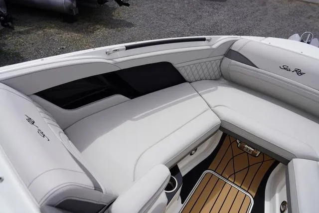 Slide: The Image of Sea Ray SLX 280 2024 - 9