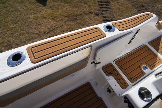 Slide: The Image of Bayliner Trophy T22SC 2025 - 11