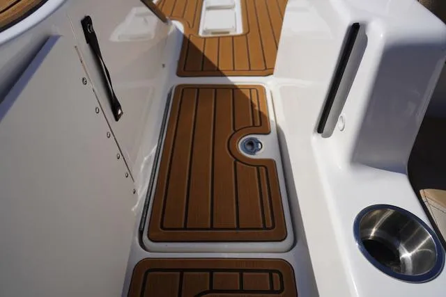 Slide: The Image of Bayliner Trophy T22SC 2025 - 12