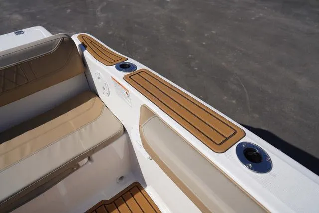 Slide: The Image of Bayliner Trophy T22SC 2025 - 14