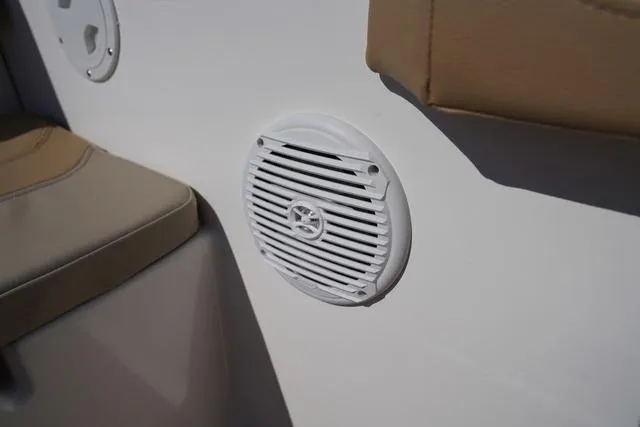 Slide: The Image of Bayliner Trophy T22SC 2025 - 16