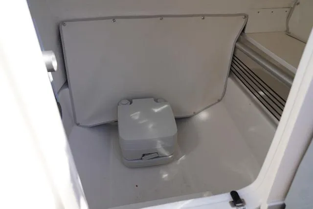 Slide: The Image of Bayliner Trophy T22SC 2025 - 17