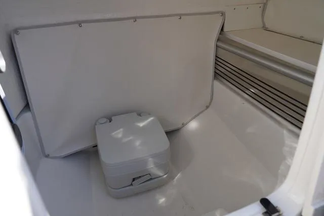 Slide: The Image of Bayliner Trophy T22SC 2025 - 18