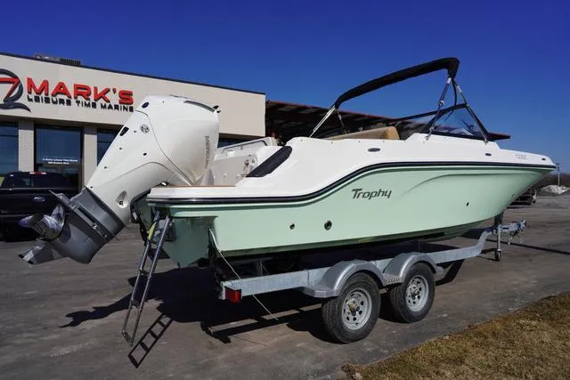 Slide: The Image of Bayliner Trophy T22SC 2025 - 3