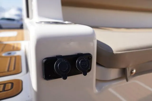 Slide: The Image of Bayliner Trophy T22SC 2025 - 31