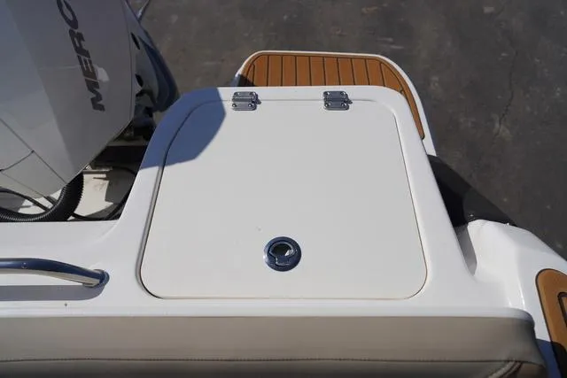 Slide: The Image of Bayliner Trophy T22SC 2025 - 32