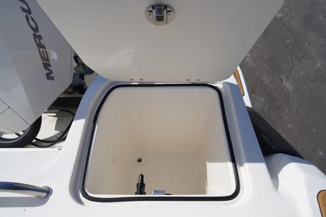 Slide: The Image of Bayliner Trophy T22SC 2025 - 33