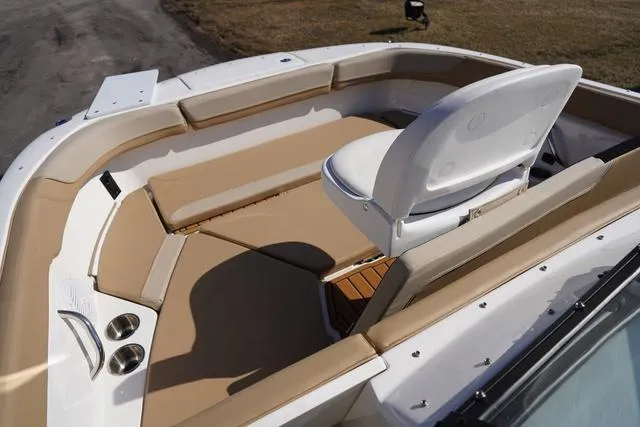 Slide: The Image of Bayliner Trophy T22SC 2025 - 34