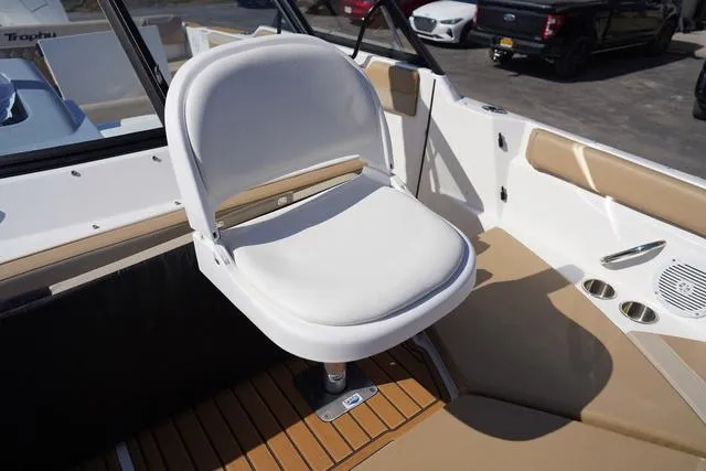 Slide: The Image of Bayliner Trophy T22SC 2025 - 35