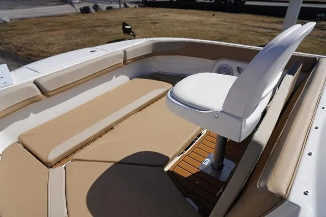 Slide: The Image of Bayliner Trophy T22SC 2025 - 37