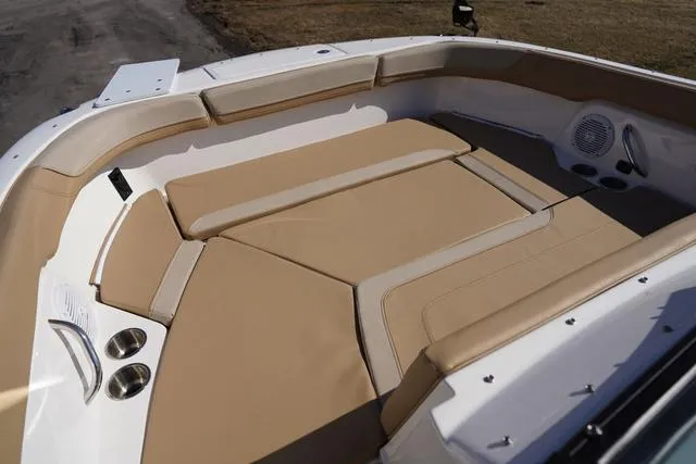 Slide: The Image of Bayliner Trophy T22SC 2025 - 38