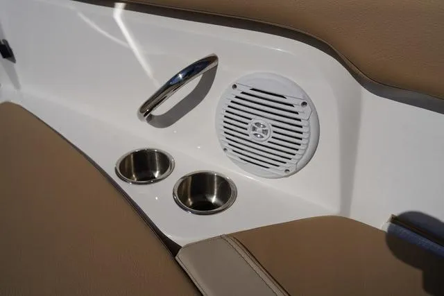 Slide: The Image of Bayliner Trophy T22SC 2025 - 39